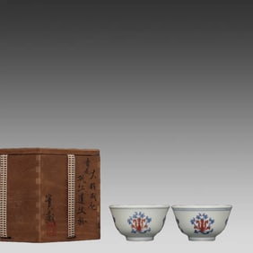 A pair of Ming Dynasty Chenghua blue and white alum red lotus pattern cups