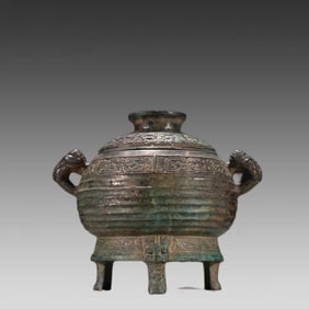 A bronze vessel with a three-legged lid furnace