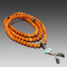A piece of Qing Dynasty beeswax one hundred and eight rosaries