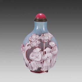 A piece of Qing Dynasty glazed character story snuff bottle