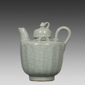 A piece of the Southern Song Dynasty official kiln blue glaze holding pot