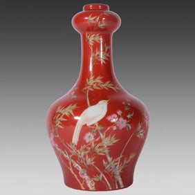 A pair of Qing Dynasty Yongzheng pastel coral red happy eyebrows garlic head bottles