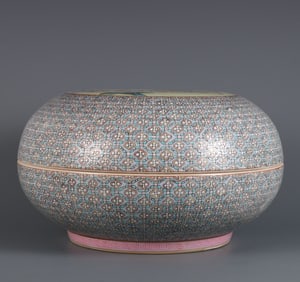 A piece of pastel made in the Qianlong year of the Qing Dynasty is icing on the cake, opening the