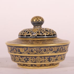 A piece of Qianlong of the Qing Dynasty sacrificed blue depiction gold entwined lotus incense