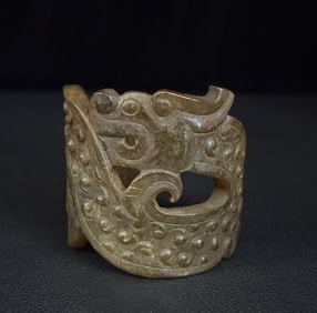 A piece of Hetian jade's curved valley dragon