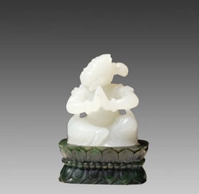 A piece of Hetian jade flying ornament with jasper pitching lotus seat