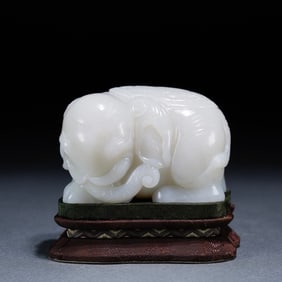A piece of Hetian jade auspicious and rich "elephant" ornaments
