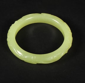 A piece of Hetian topaz dragon pattern bracelet