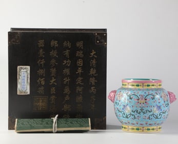 A pastel crocus head jar from the Qing Dynasty