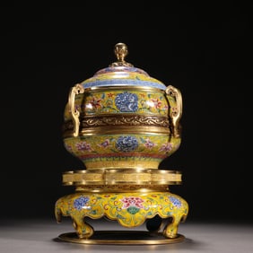A piece of Qianlong bronze gilt painting enamel yellow ground entwined branch flower with seat lid