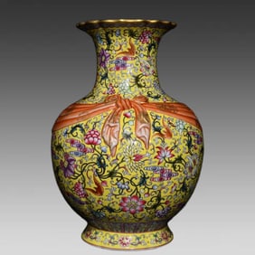 A yellow ground pastel floral pattern ribbon bottle made in the Qianlong year of the Qing Dynasty