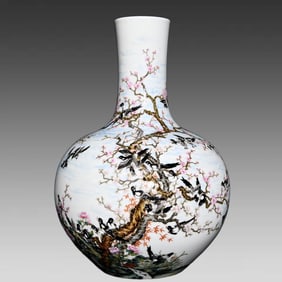 A piece of the Qianlong year of the Qing Dynasty pastel magpie plum pattern celestial ball bottle