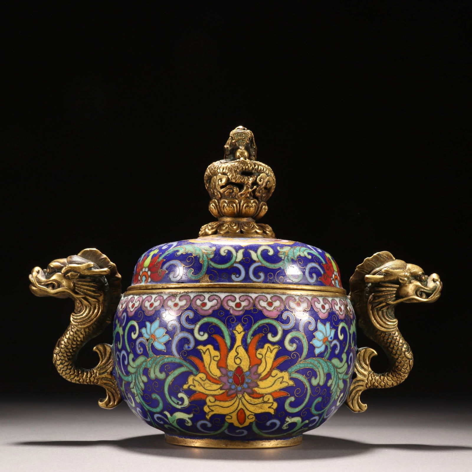 A piece of Qing Dynasty cloisonne gilt fish dragon two cover furnace: Qing Dynasty cloisonne gilt fish dragon two cover furnace Size:H:15cm W:18cm W:1510g (The Dimensions Of All Batches Are Manually Measured.If You Need More Detailed Information, Please Contact Our Cust