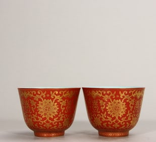 A piece of the Qianlong year of the Qing Dynasty alum red depiction of gold treasure phase flower