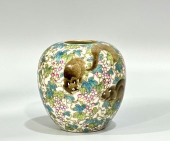 A piece of a Qing Dynasty pastel squirrel grape pattern apple honor