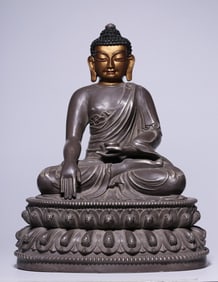 A seated statue of Shakyamuni Buddha with a silver clay and gold face from the Qing Dynasty