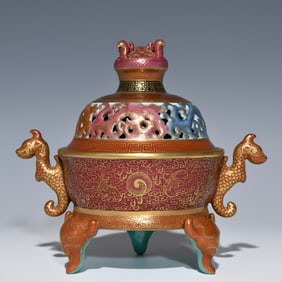 A piece of enamel painted gold hollow incense made in the Qianlong year of the Qing Dynasty