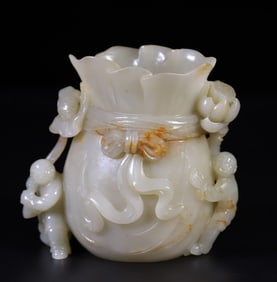 A piece of Hetian Yulian gave birth to a noble son flower arrangement