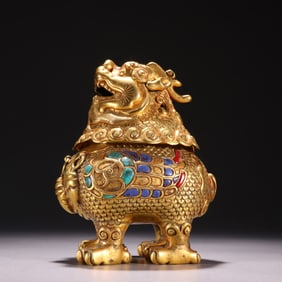 A piece of Qing Dynasty bronze gilt lion furnace
