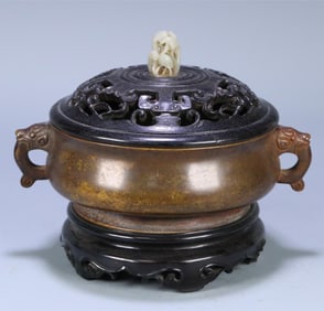 A "Ming Xuande five-year supervision of the Ministry of Industry official Wu Bangzuo made" double