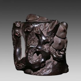 A small-leaved red sandalwood "immortal pine" teapot ornament
