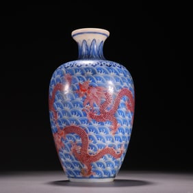 A Qing Dynasty material tire painting enamel cloud dragon pattern bottle