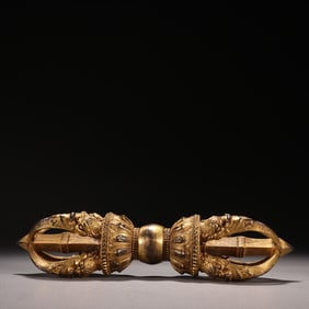 A Qing dynasty bronze gilt vajra
