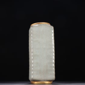 A piece of Ru kiln gold-filled open piece jar