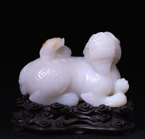 A piece of Hetian jade mother Rui beast ornament