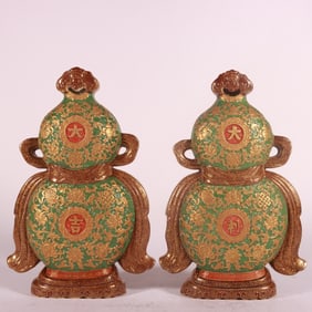 A pair of Qing Dynasty Qianlong enamel color green carved gold auspicious hanging bottles