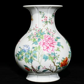 A pastel peony floral pattern melon prism bottle made in the Yongzheng year of the Qing Dynasty
