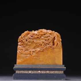 A piece of Tianhuang stone dragon play bead seal