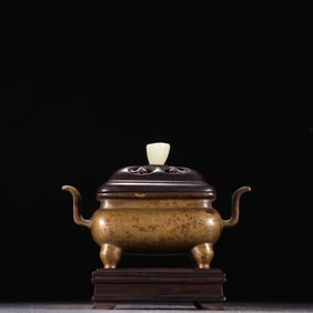 A piece of the Ming Dynasty copper crown ear small piano stove