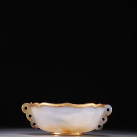 A piece of Liaojin agate wrapped with gold flower mouth amphora
