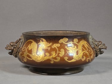 A piece of Qing Dynasty lion head ear stove