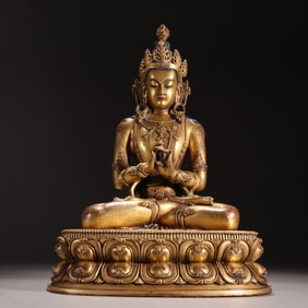 A bronze gilt statue of Guanyin from the Qing Dynasty