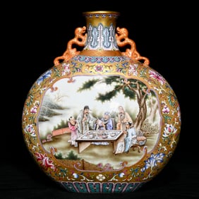 A piece of the Qing Dynasty Qianlong year of the gold pastel tea picture character story pattern