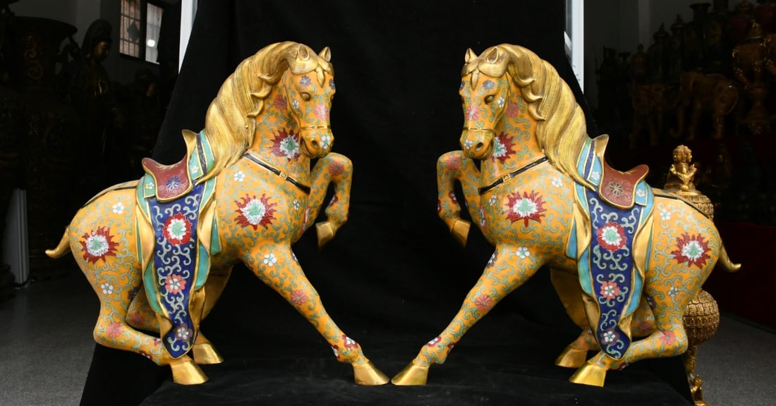 A pair of Qing Dynasty cloisonné yellow horses: A pair of cloisonne and yellow horses in the Qing Dynasty H:40cm L:45cm W:15cm (The Dimensions Of All Batches Are Manually Measured.If You Need More Detailed Information, Please Contact Our Customer S