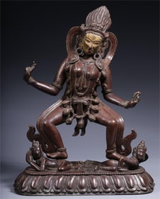 A bronze statue of the mother of the Buddha of the Qing Dynasty