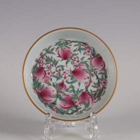 A piece of Qing Dynasty lemon yellow glaze enamel color eight peach pattern lying on the foot