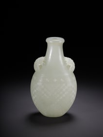 A piece of Qing Dynasty Hetian jade amphora
