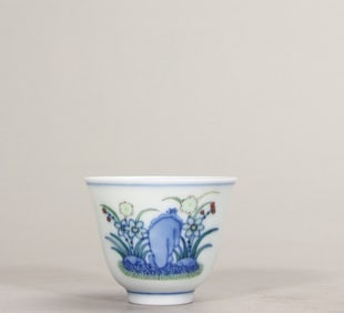 A blue and white doucai daffodil cup made in the year of Guangxu in the Qing Dynasty
