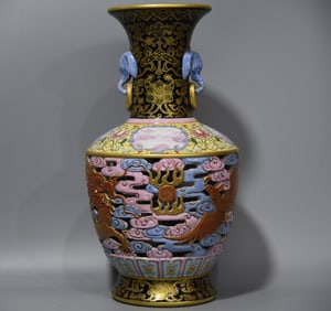 A carved hollow dragon and phoenix is auspicious, red painted gold, double ear inner tank double