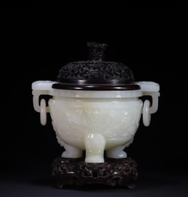 A three-legged pastoral pattern jade smoker ornament