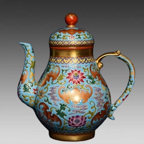 A blue ground pastel painted gold Fushou pattern pot made in the Qianlong year of the Qing Dynasty