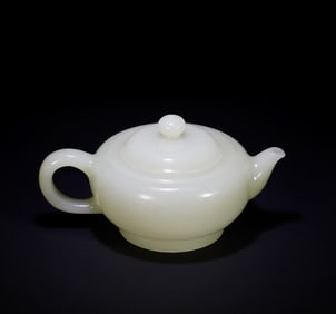 A Qing Dynasty Hetian jade pot ornament