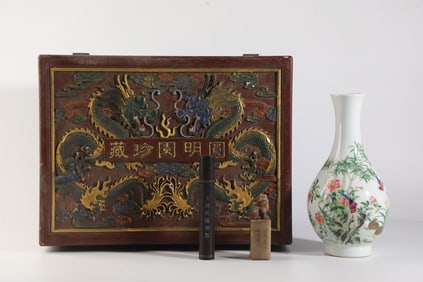 A piece of enamel color gall heart bottle Qianlong imperial title Shoushan right seal