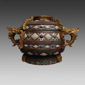 A piece of bronze and gold and silver of the Warring States period, inlaid with jade dragon ears