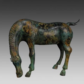 A Warring States bronze full of inscriptions drinking water horses