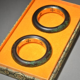 A pair of Qing Dynasty Qi Nan agarwood bag silver gilt plum open five blessing bracelet made by the